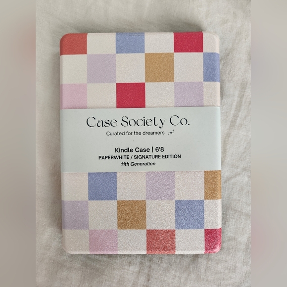 Case Society Co. - Chapter Checks Kindle Case - Picture 3 of 5